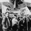 Saarländische NaturFreunde bei der großen Menschenkette im Jahr 1984 von Stuttgart nach Neu-Ulm gegen die Nachrüstung in den NATO-Mitgliedsstaaten. Foto: Saarländische NaturFreunde bei der großen Menschenkette im Jahr 1984 von Stuttgart nach Neu-Ulm gegen die Nachrüstung in den NATO-Mitgliedsstaaten.